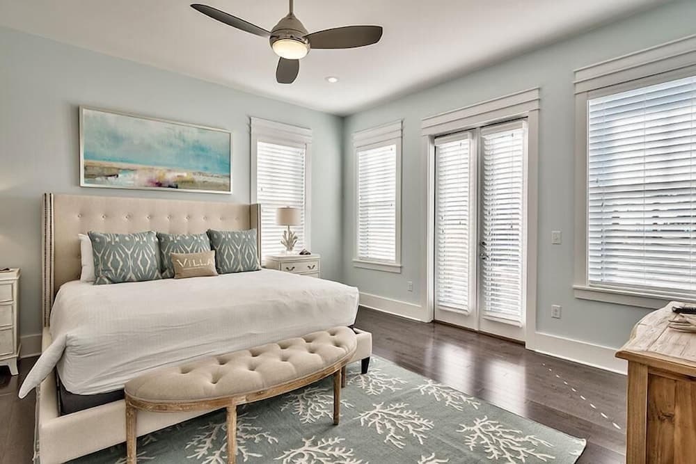 Looking Glass 5 Bedroom Holiday Home by Five Star Properties