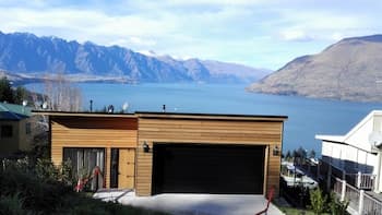 Sagittarius DH Lake View Villa