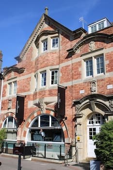 One Warwick Park Hotel