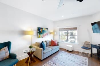 493 King Luxury Suites