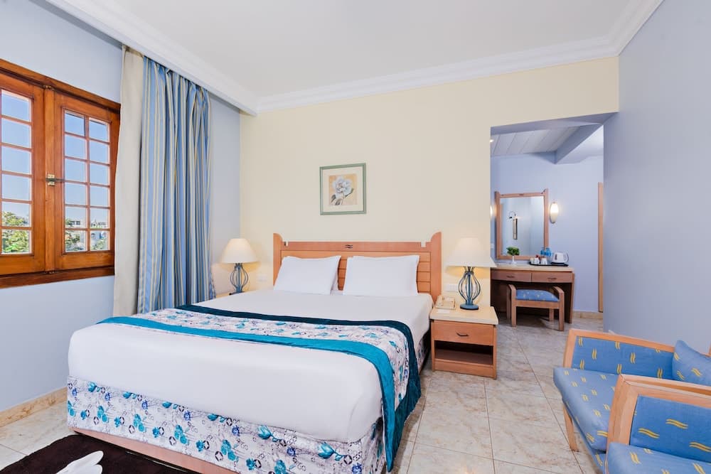 Royal Lagoons Resort & Aqua Park Families and Couples Only