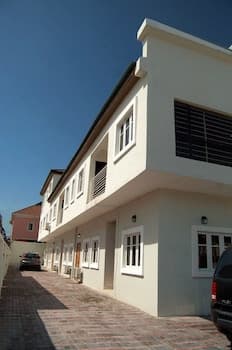 Wendo Court Apartments