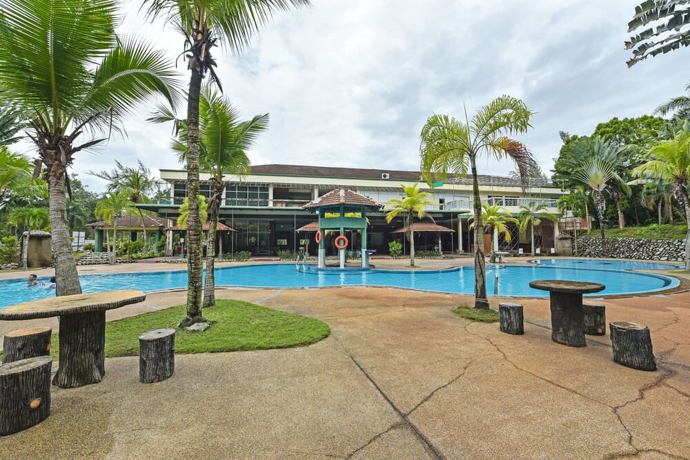 OYO HOME 90700 Teluk Batik Holiday Apartment