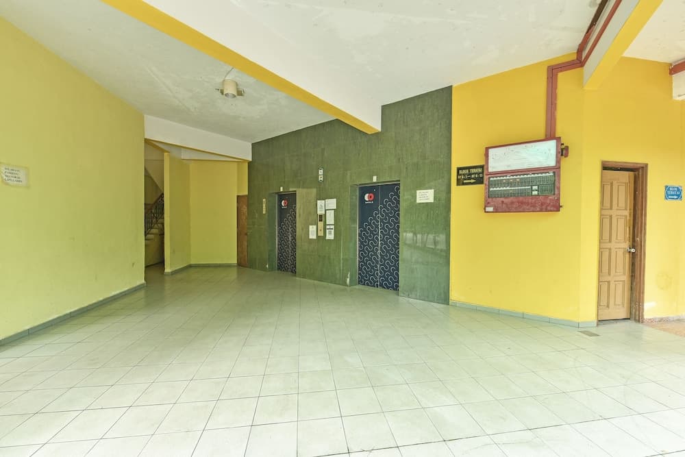 OYO HOME 90700 Teluk Batik Holiday Apartment