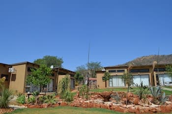 Manor Hills Guest Lodge