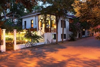 Orhan Kutbay'in Evi Turyolu Cafe Pansiyon