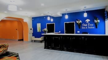 Oak Tree Inn & Suites