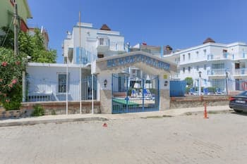 Sunset Village Apart Hotel