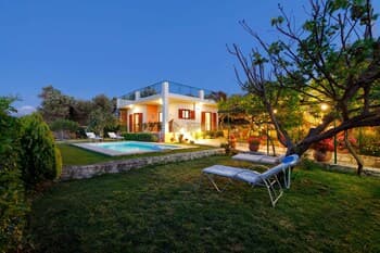 Lily's cottage, secluded, sea view villa with private pool and gardens. 1062101