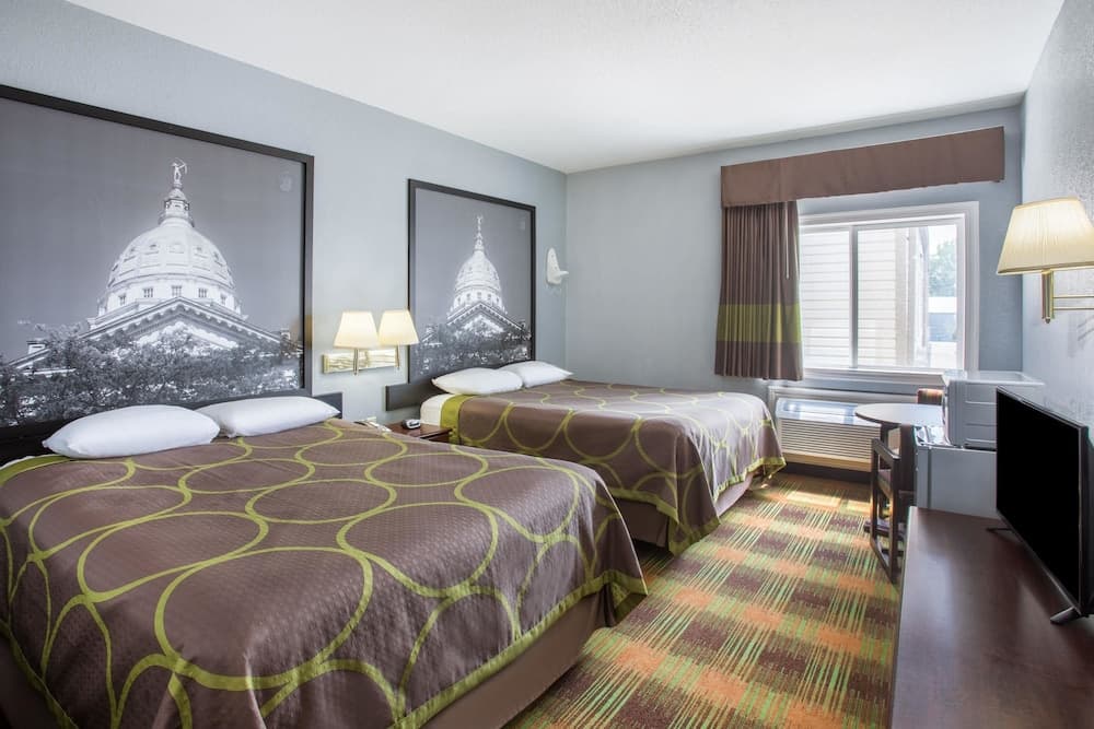 Super 8 by Wyndham Sweet Springs