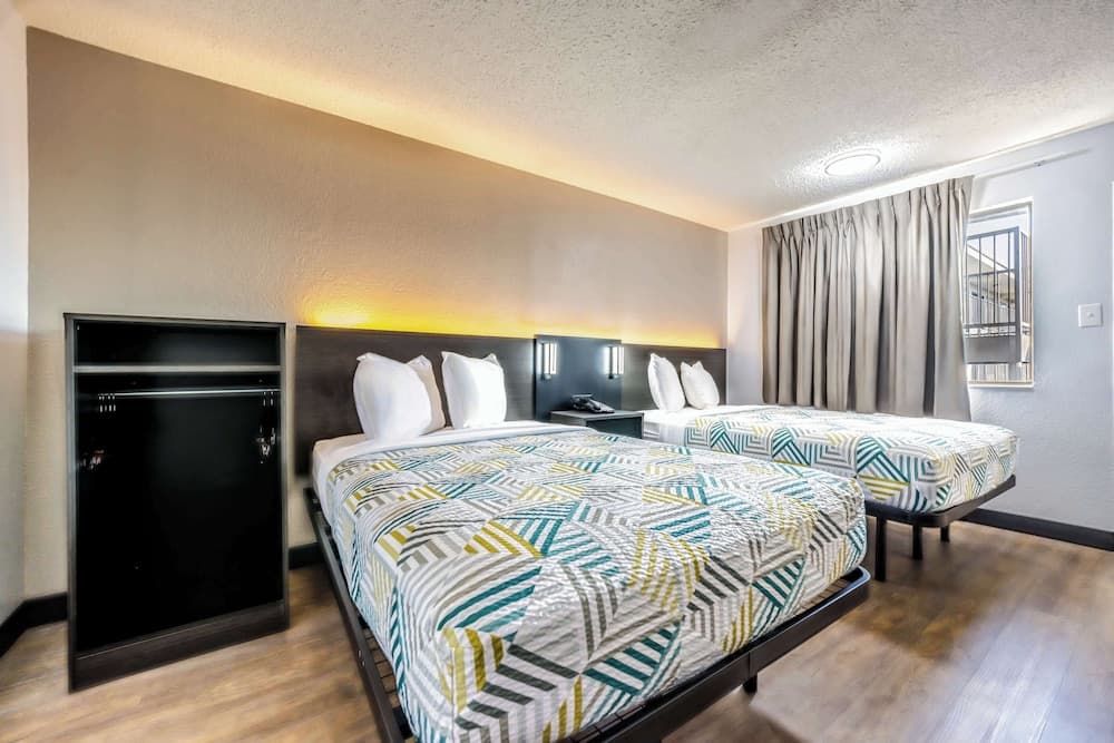 Motel 6 Fort Worth, TX - East