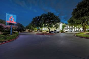 Studio 6 San Antonio, TX - Six Flags