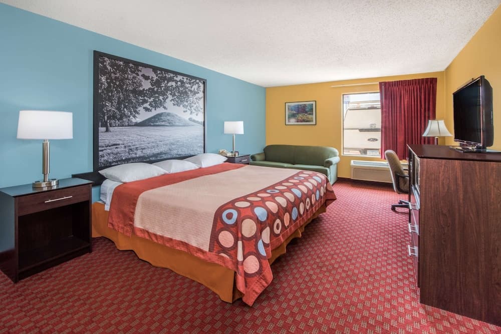 Super 8 by Wyndham Troy IL/St. Louis Area
