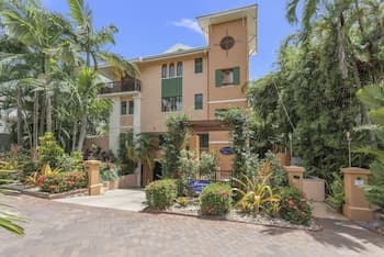 Martinique on Macrossan