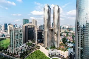 The Ritz-Carlton Jakarta, Mega Kuningan