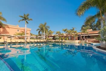 Green Garden Resort & Suites