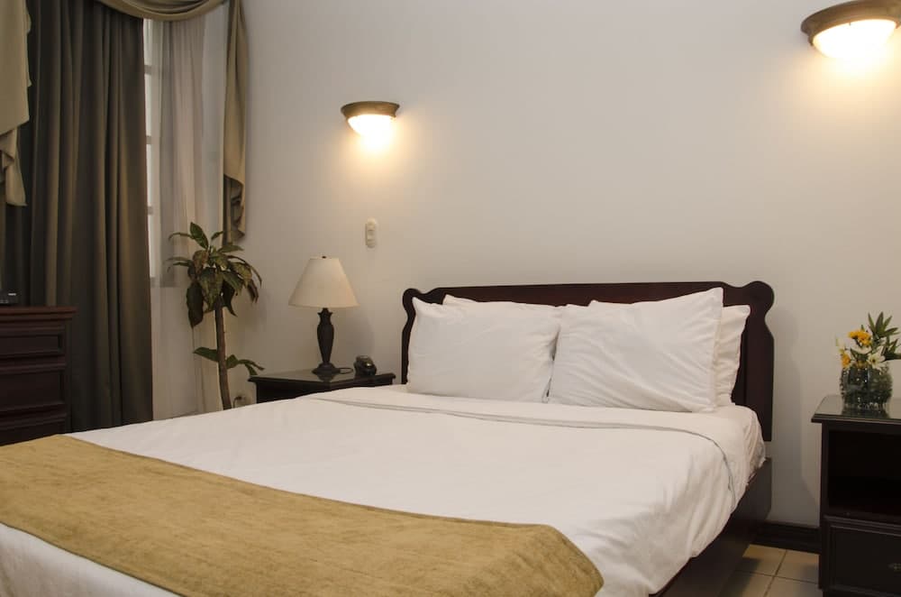 Hotel Plaza Real Suites & Apartments