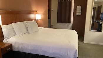 Lakeshore Inn Water Front