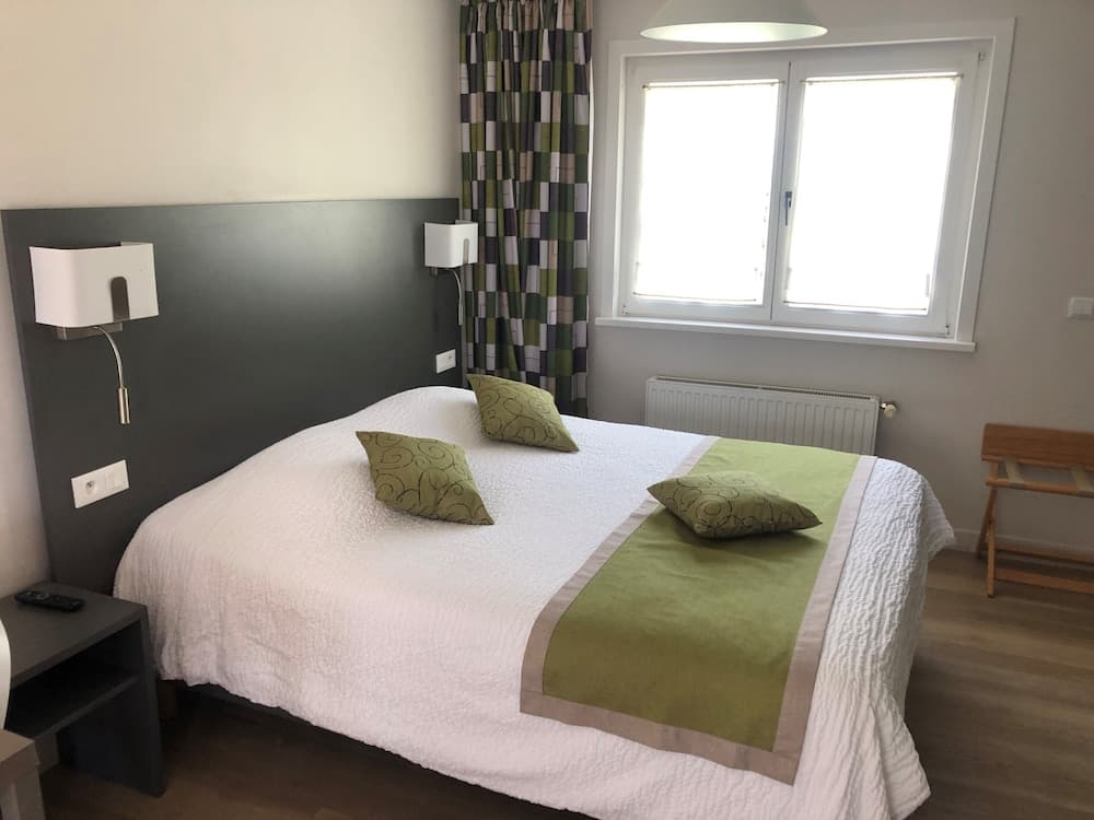 Logis _ Hotel Restaurant La Sapiniere