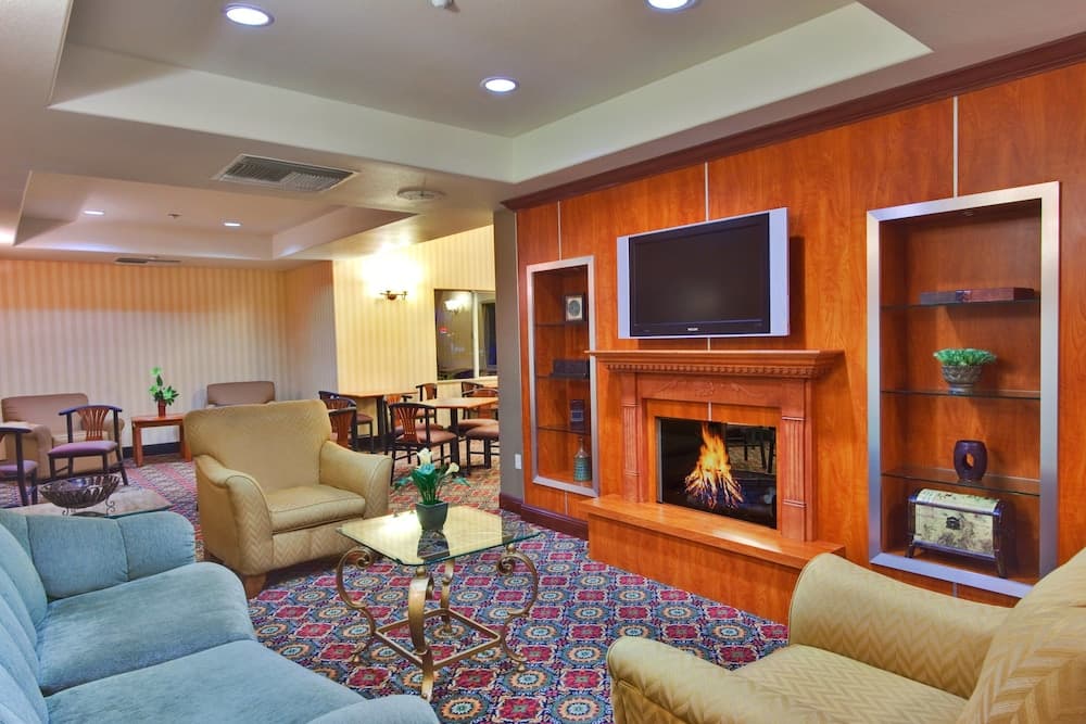 Holiday Inn Express & Suites Rancho Cucamonga, an IHG Hotel