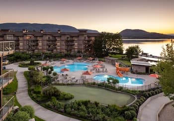 The Cove Lakeside Resort