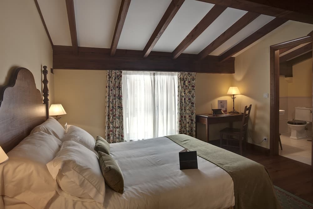 Hostal Airas Nunes by Pousadas de Compostela