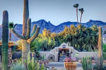 Hacienda Del Sol Guest Ranch Resort