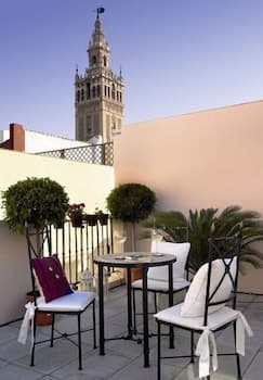 Life Apartments Giralda Suites