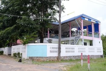 Chomlay Restaurant & Room for Rent