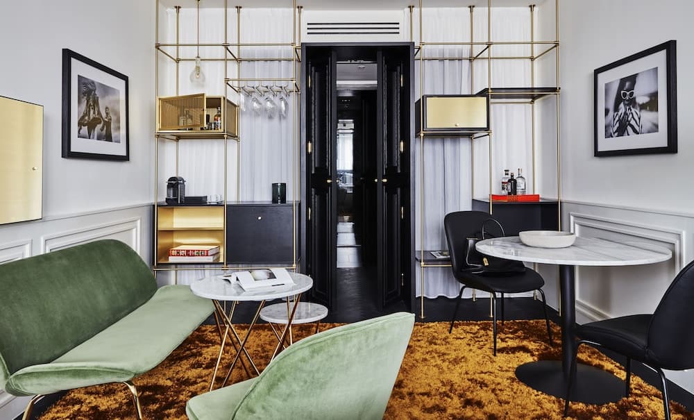 Roomers Munich, Autograph Collection