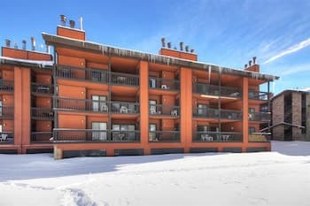 Mountainside 162h 2 Bedroom Condo by RedAwning