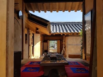 Jukheon Traditional House