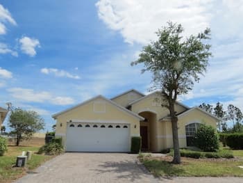 Kissimmee Maingate Area Pool Homes by SVV