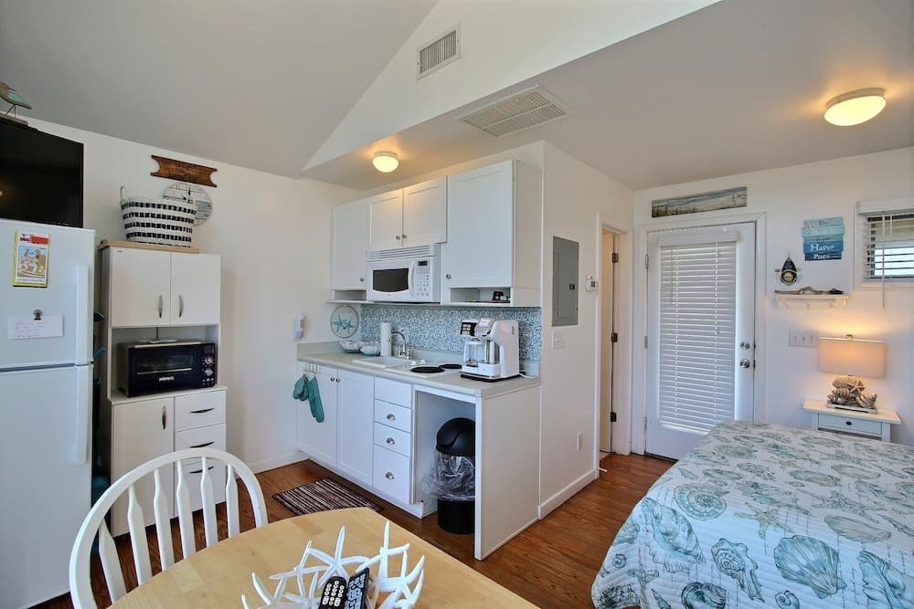 8 The Boat House Studio Bedroom Condo by RedAwning