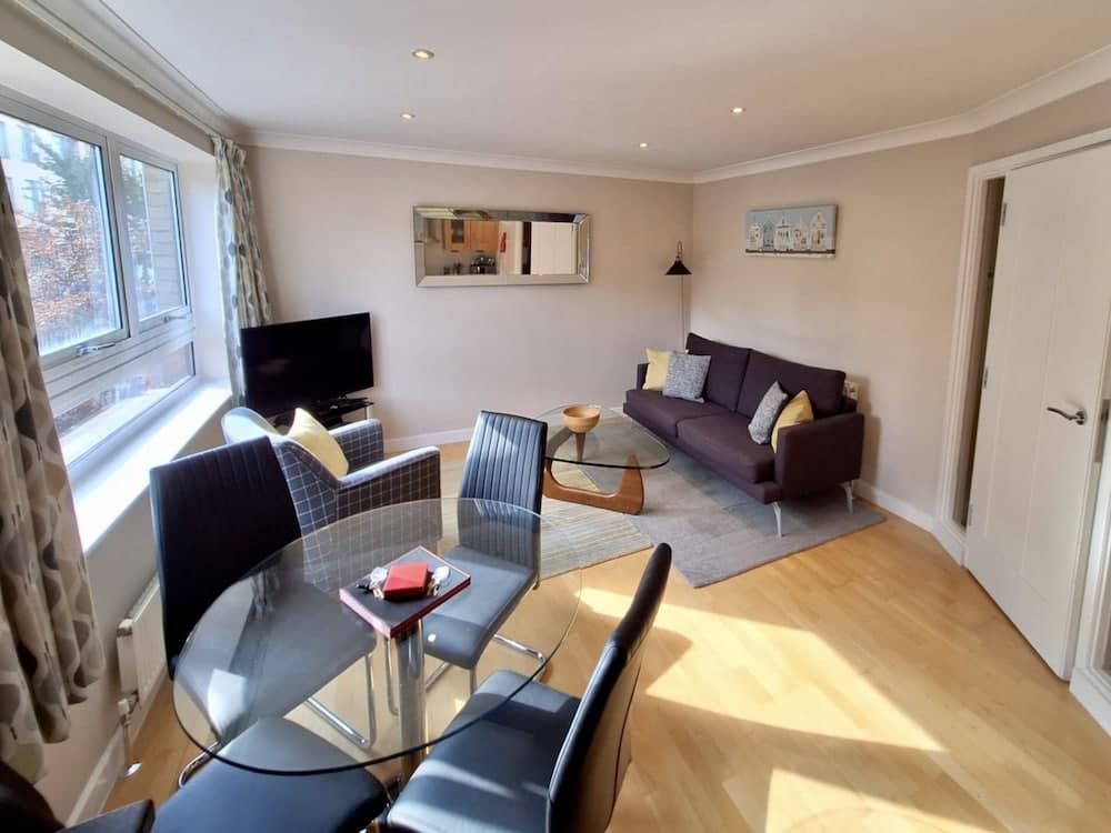 Your Space Apartments - Market Rise