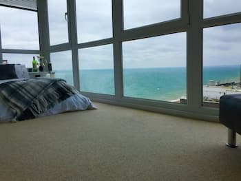 Isabella Penthouse 15th Floor, Seafront