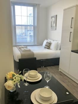 Fox House, Studio Apartments