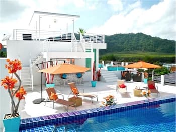 Sunrise 3 bedrooms Modern Apartment In Nai Harn