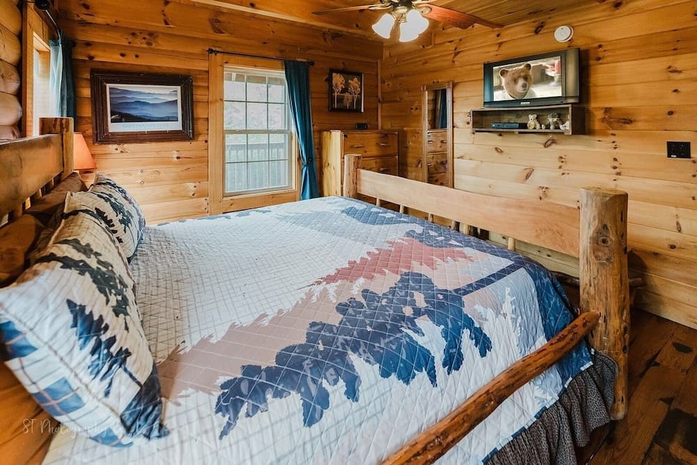 Graceful Awestruck Perfect Mountain Views with Pool Access by RedAwning