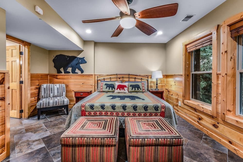 Bearmont Lodge 4 Bedroom Cabin by RedAwning