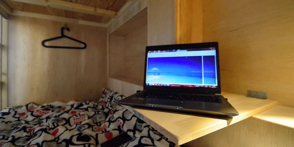 R Guest House - Hostel