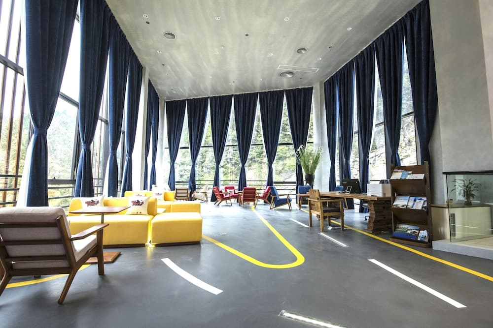 Spring Posh Roadsun International Hotel & Resort