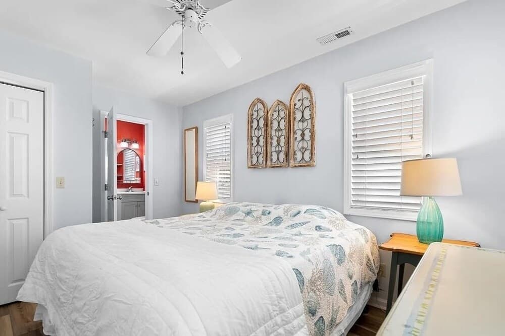 Heaven's Anchor 3 Bedroom Home by RedAwning