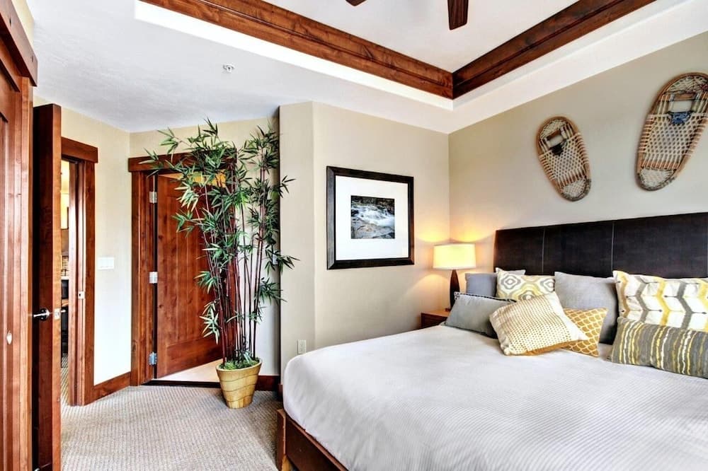 At Base Of Peak 8, Steps From Winter Activities 3 Bedroom Condo by RedAwning