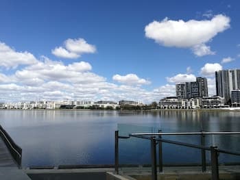 Stylish Waterfront Apt in Rhodes