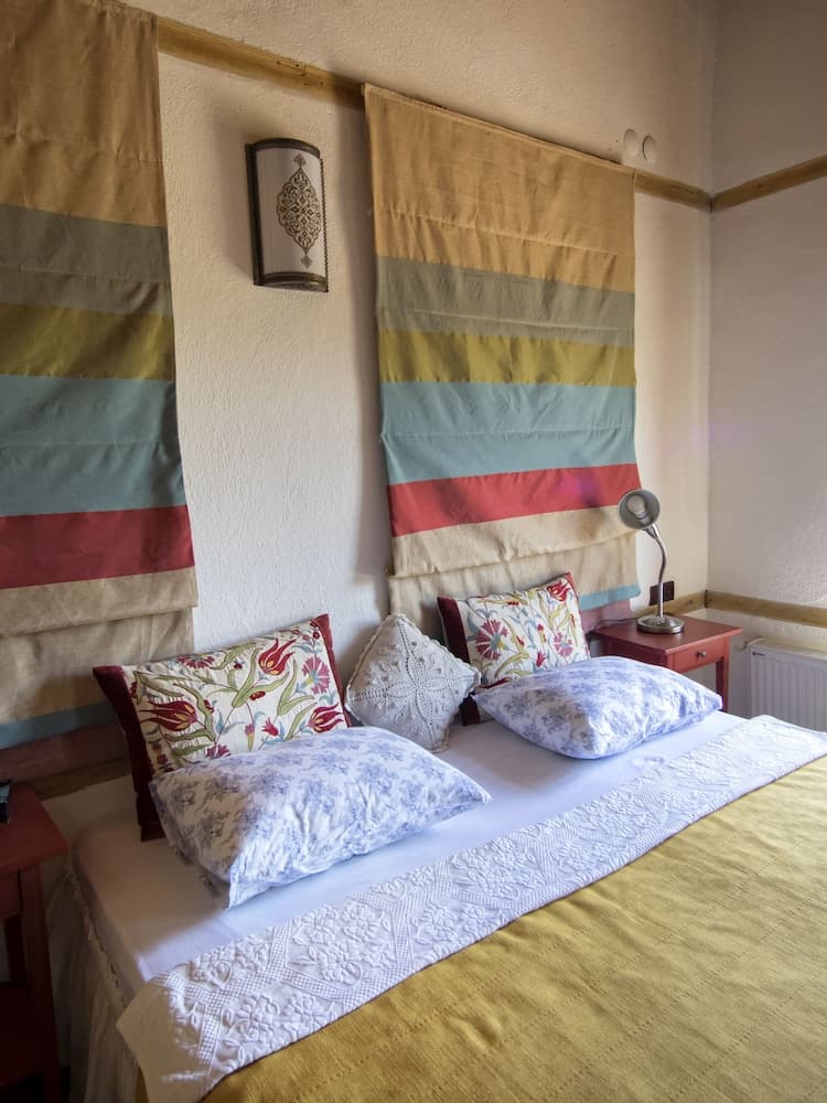 Birgi Hotel Saliha Hanim Tas Konak