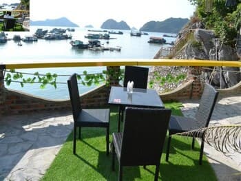 Le Pont Bungalow Hostel