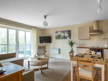 Luxury 2 Bed Riverside