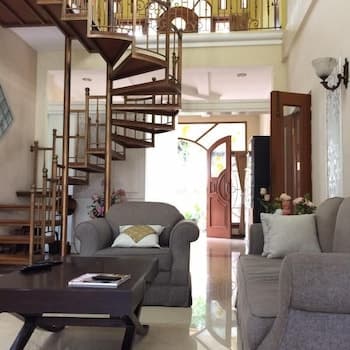 Maharani Guesthouse Tebet Syariah - Hostel