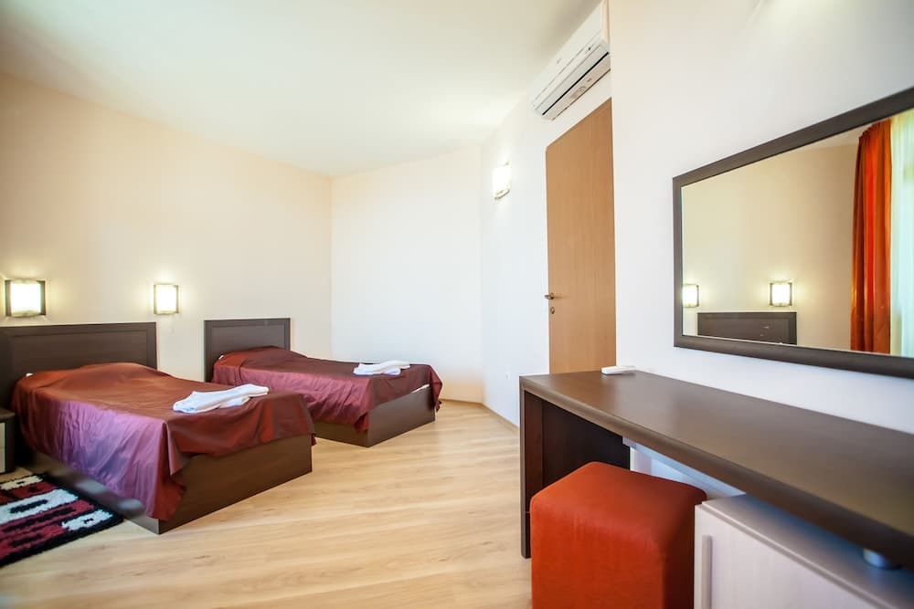 Saint Thomas Apart Complex